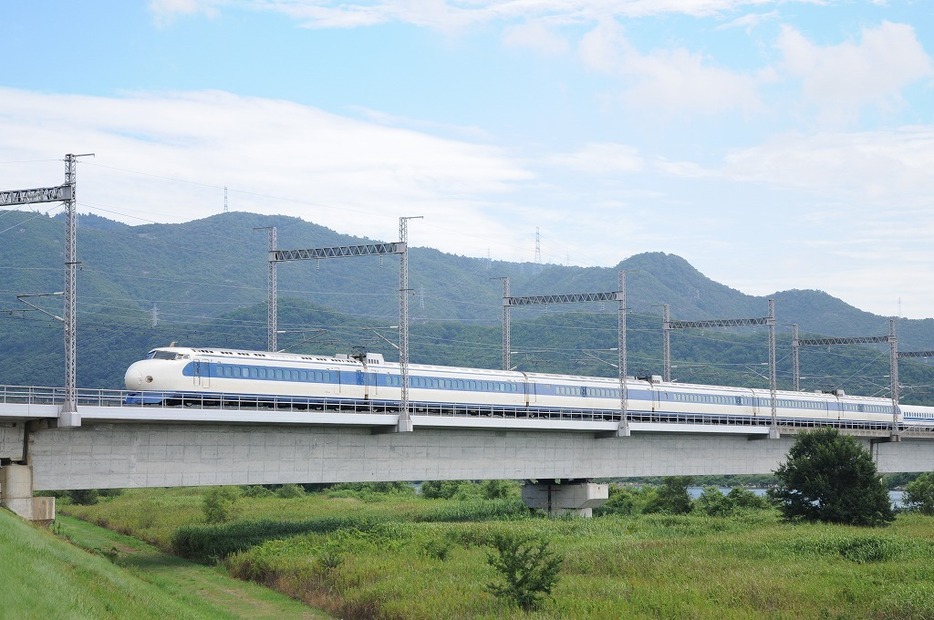 [写真]晩年、0系新幹線は新大阪以西のJR西日本管轄で運行されていた