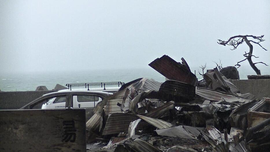 [写真]海の近くまで延焼