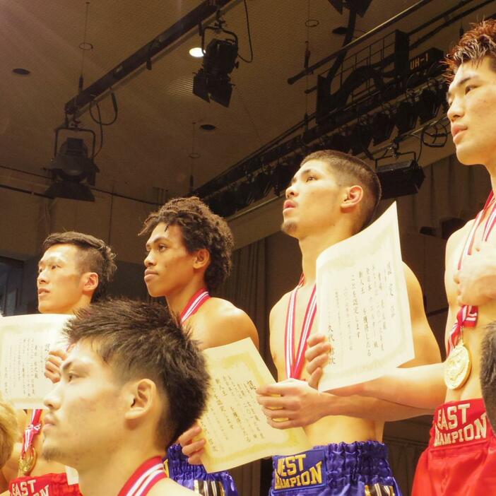 MVPを獲得した吉開右京（写真右から2人目）