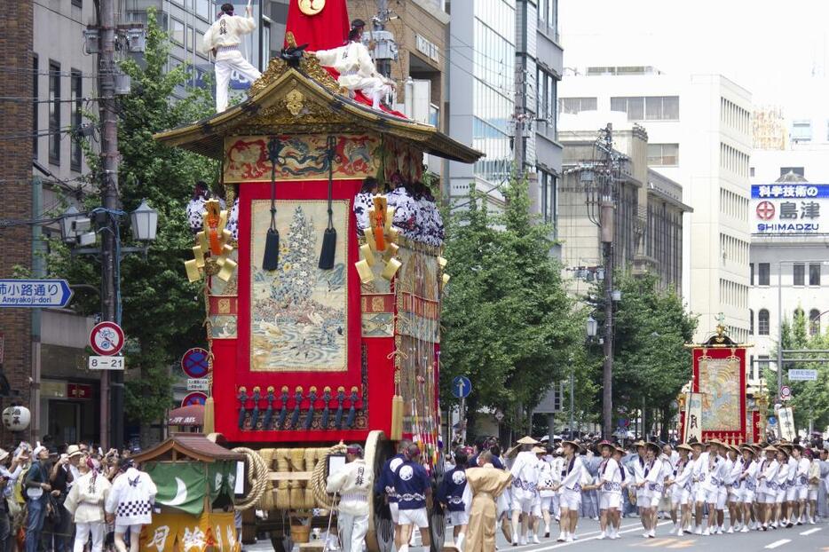 祇園祭の山鉾巡行（写真提供：ペイレスイメージズ/アフロ）