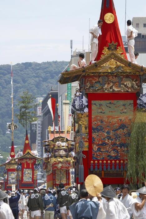 祇園祭の山鉾巡行（写真提供：ペイレスイメージズ/アフロ）