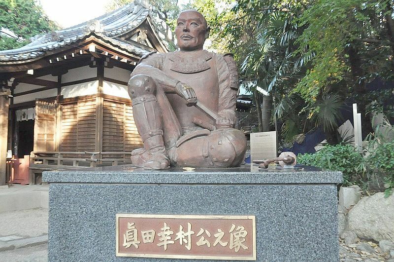 [写真]安居神社の真田幸村像＝大阪市天王寺区