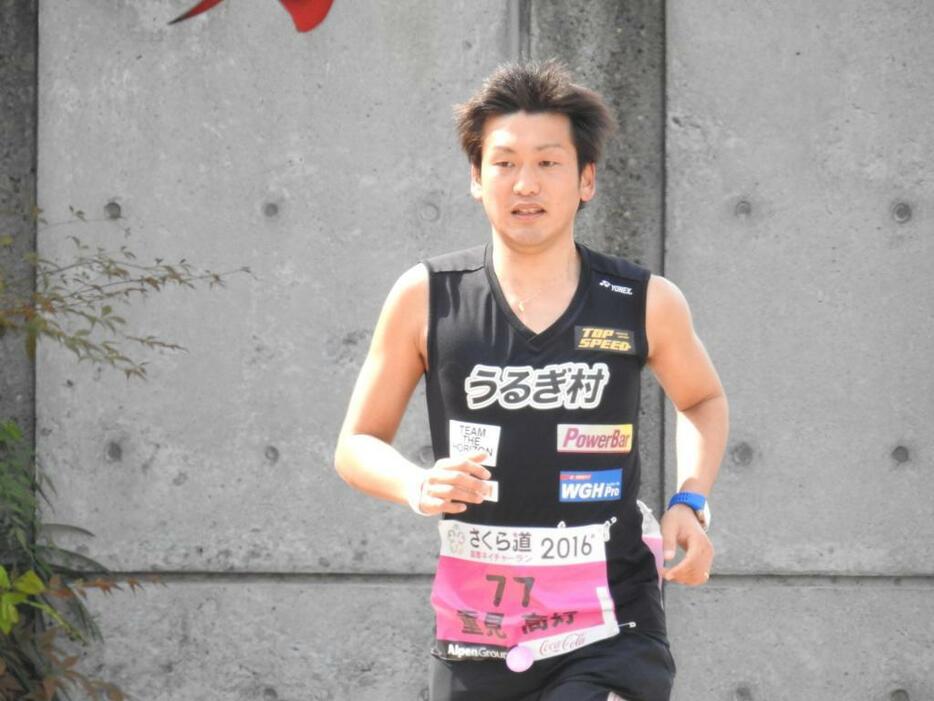[写真]ウルトラマラソンで優勝を重ねる重見選手。写真は2016年さくら道のレース