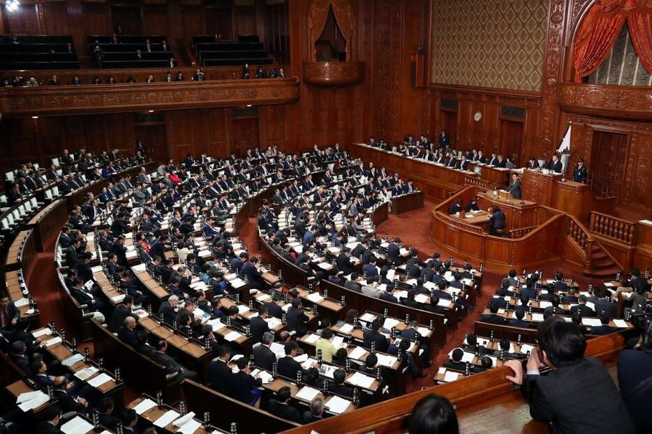 [写真]財務省の決裁文書改ざん問題でないがしろにされたのは？（つのだよしお/アフロ）