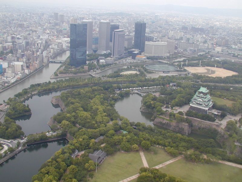 [写真]2004年5月に撮影した大阪城周辺の写真。高層ビルが建ち並ぶ大阪ビジネスパークも今とはずいぶん違う光景だ＝大阪市中央区で（撮影：柳曽文隆）