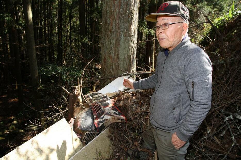 ツリーハウス建設のきっかけとなった不法投棄のバイク部品（愛知県岡崎市で）