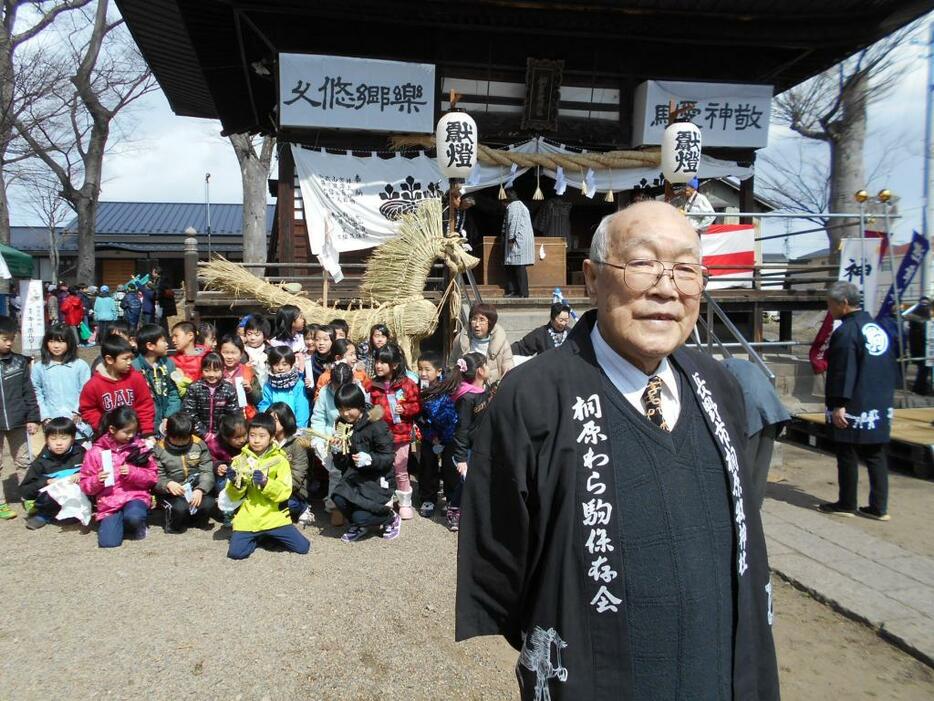 [写真]「子どもたちが来てくれてうれしい」と話す保存会の河原田会長