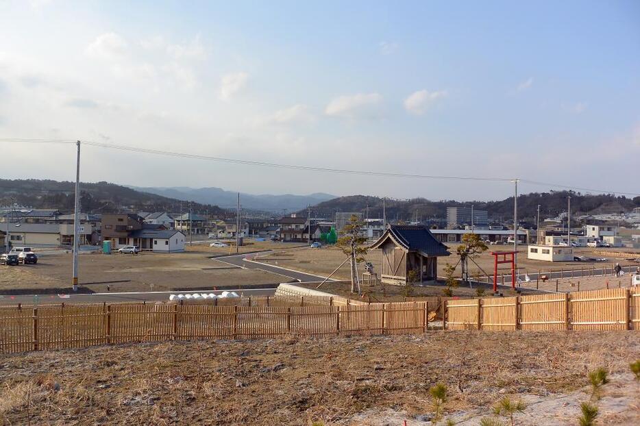 [写真]かさ上げされ、いよいよ住宅や店舗の建設が始まった久之浜