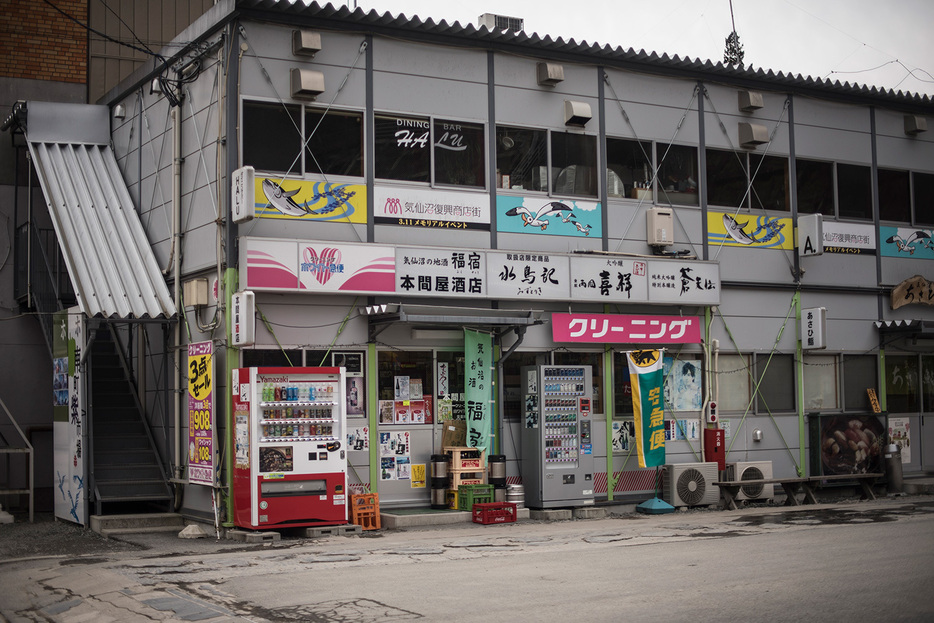 仮設の紫市場は、4月中旬まで　写真：佐藤慧