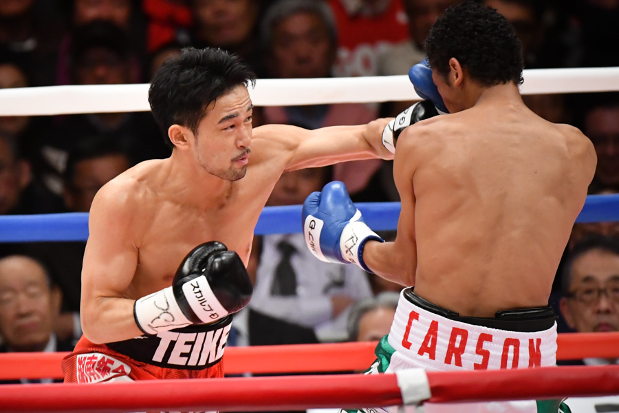 山中は“神の左”でTKO勝利も不安点が浮き彫りになった（写真・山口裕朗）