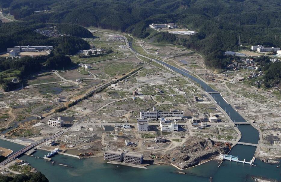 [写真]東日本大震災で壊滅的な被害を受けた宮城県南三陸町。震災半年後の2011年9月撮影（ロイター/アフロ）