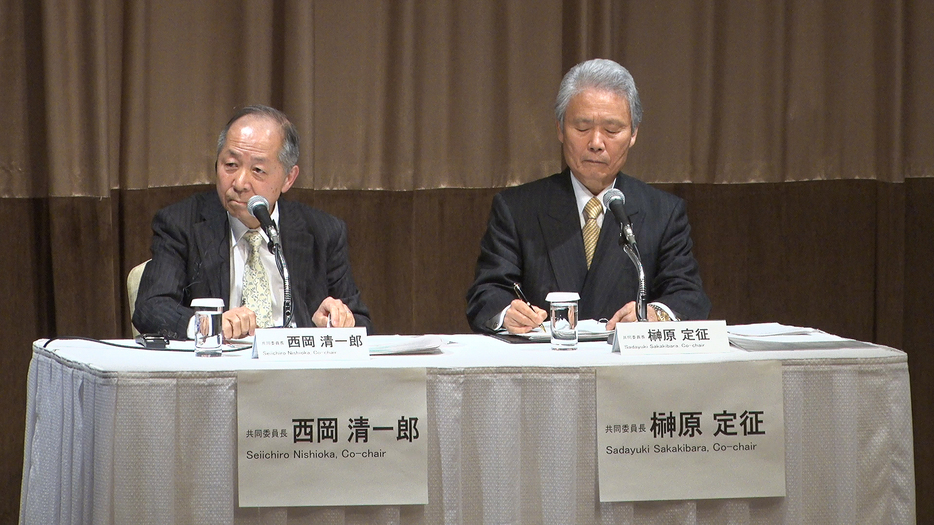 ガバナンス改善特別委共同委員長の西岡清一郎氏（左）と榊原定征氏（右）