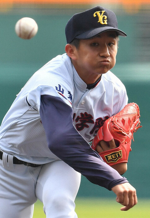 【筑陽学園－山梨学院】山梨学院の先発・佐藤＝阪神甲子園球場で2019年3月29日、徳野仁子撮影