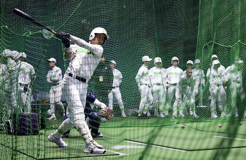 打撃練習をする米子東の選手たち＝阪神甲子園球場で、幾島健太郎撮影