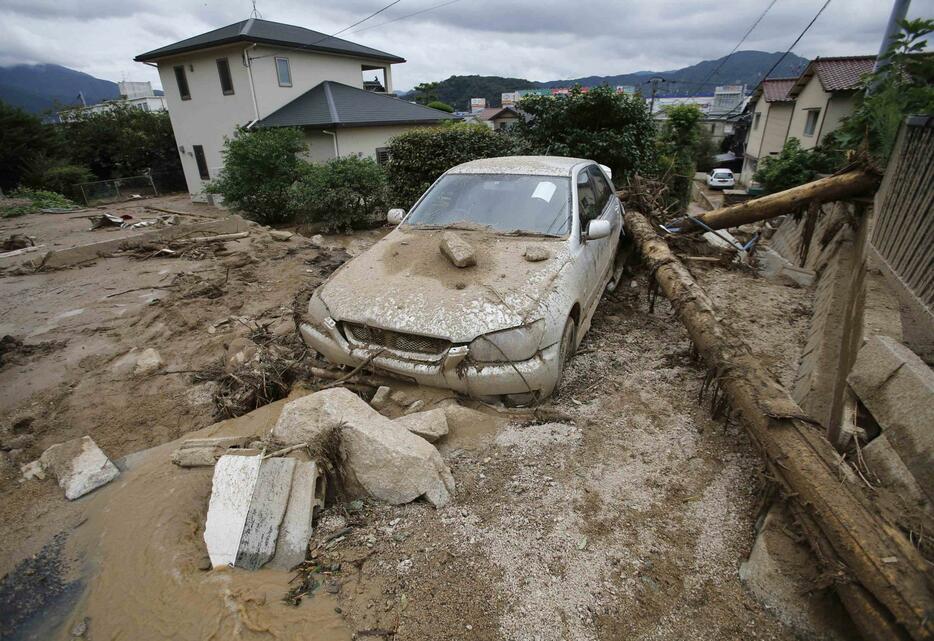 2014年8月に土砂災害によって甚大な被害が出た広島市安佐南区。斜面の表面をもろくて崩れやすい「マサ土」が広く覆う広島県では、土砂災害が起こりやすいとされる（写真：ロイター/アフロ）