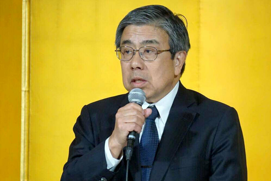 [写真] 大阪府知事選への立候補を表明した小西禎一氏