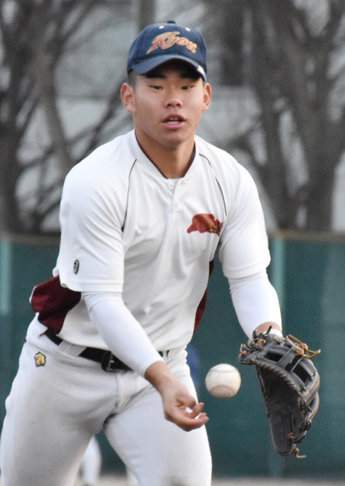 春日部共栄の平岡大典二塁手＝埼玉県春日部市で、畠山嵩撮影