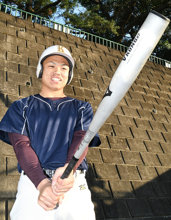 チーム練習に合流した黒沢選手。野球ができる喜びを感じている＝東京都多摩市の国士舘グラウンドで、川村咲平撮影
