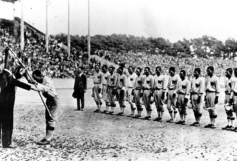 第4回センバツで優勝した和歌山中ナイン＝1927年