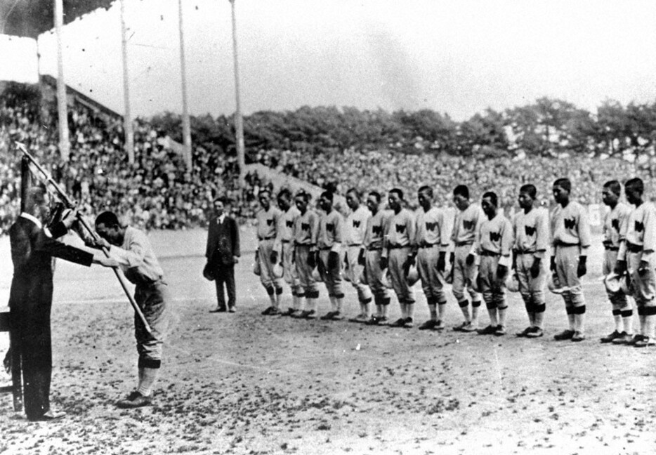 第4回センバツで優勝した和歌山中ナイン＝1927年