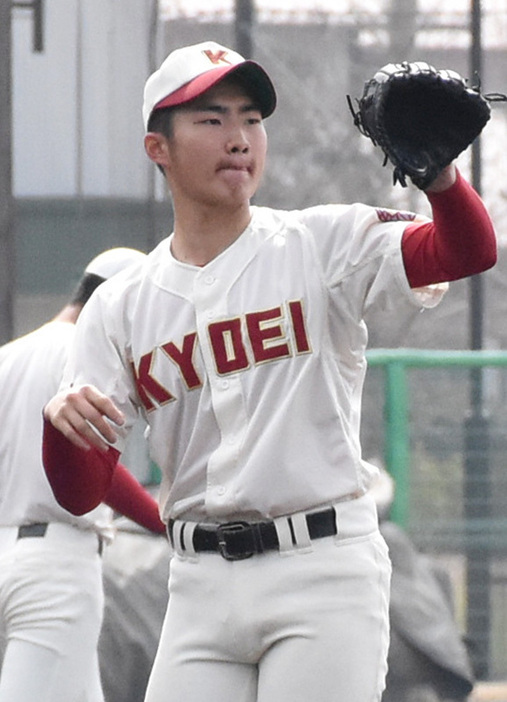 春日部共栄の村田賢一投手＝畠山嵩撮影