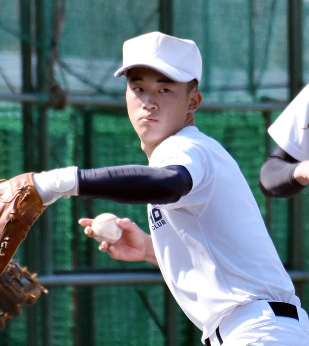 明石商の岡田光選手＝兵庫県明石市の同校で、黒詰拓也撮影