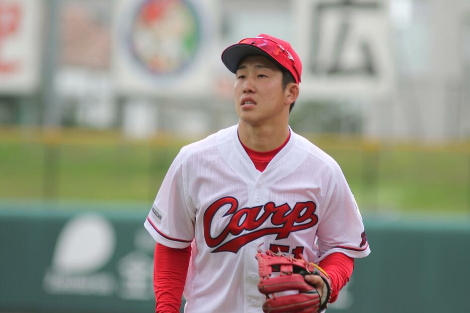 評価アップの広島のルーキー小園は開幕1軍に抜擢すべきか？悩ましい問題だ(写真・黒田史夫）