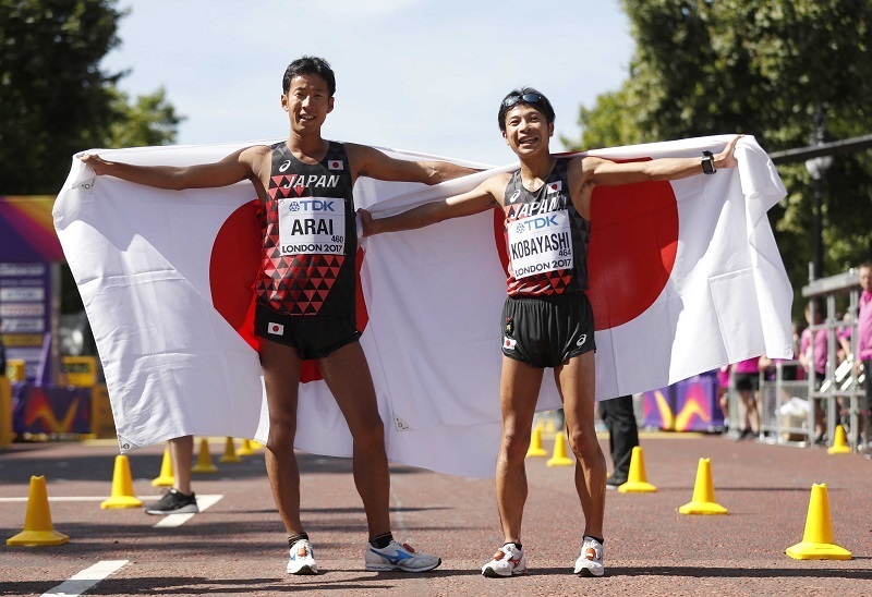 50km競歩で銀と銅を獲得した荒井（左）と小林（写真：ロイター/アフロ）