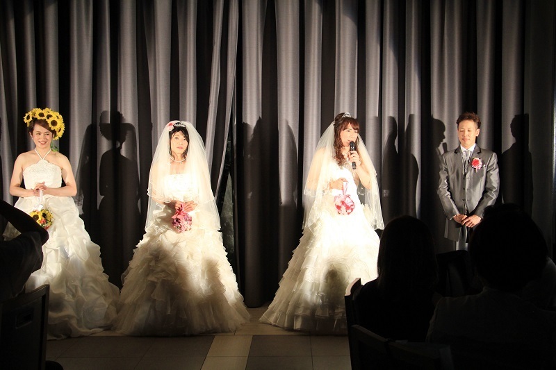 [写真]ブライダルショーではLGBTの3人が花嫁モデルに＝大阪市内で