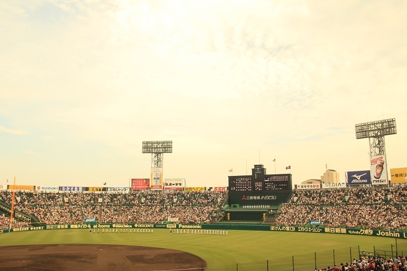 アメリカでは高校野球に甲子園のような大会が存在しない。趣旨が異なるのだ（写真：岡沢克郎/アフロ）