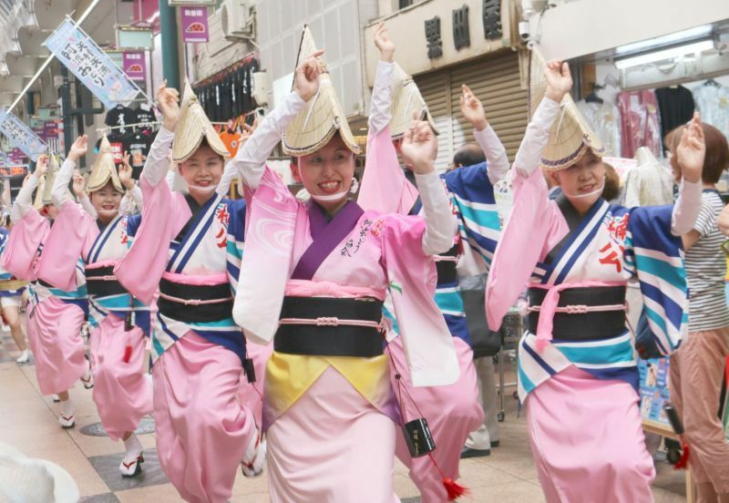 [写真]今年で5回目の開催ということで見物人の多かった=20日午後3時ごろ、大阪市北区で（撮影：柳曽文隆）