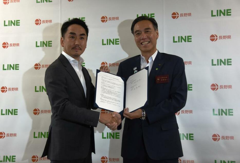 LINEと協定を結び、LINEの相談窓口を開設した長野県（同県提供）