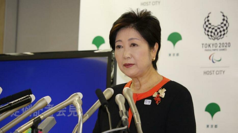 [写真]会見する小池百合子都知事