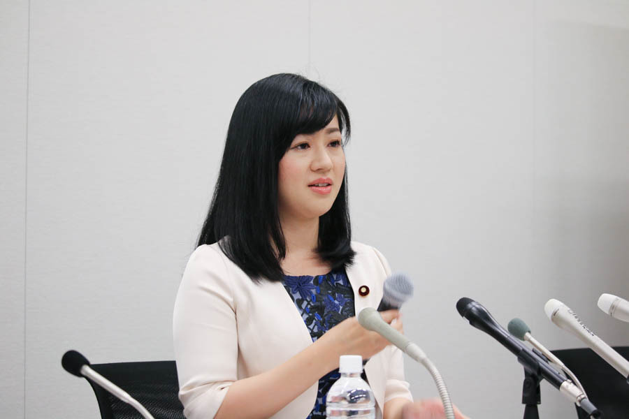 上西小百合衆議院議員が今後の活動方針について会見（撮影：具志堅浩二）