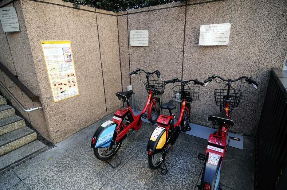 新宿区役所裏に開設された自転車シェアリングのポート。月額会員のほか1日だけ利用するといった使い方もできる
