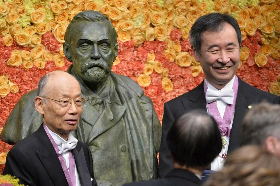 [写真]昨年、ノーベル賞を受賞した大村智氏（左）と梶田隆章氏。3年連続の日本人受賞者は誕生するか（ロイター/アフロ）