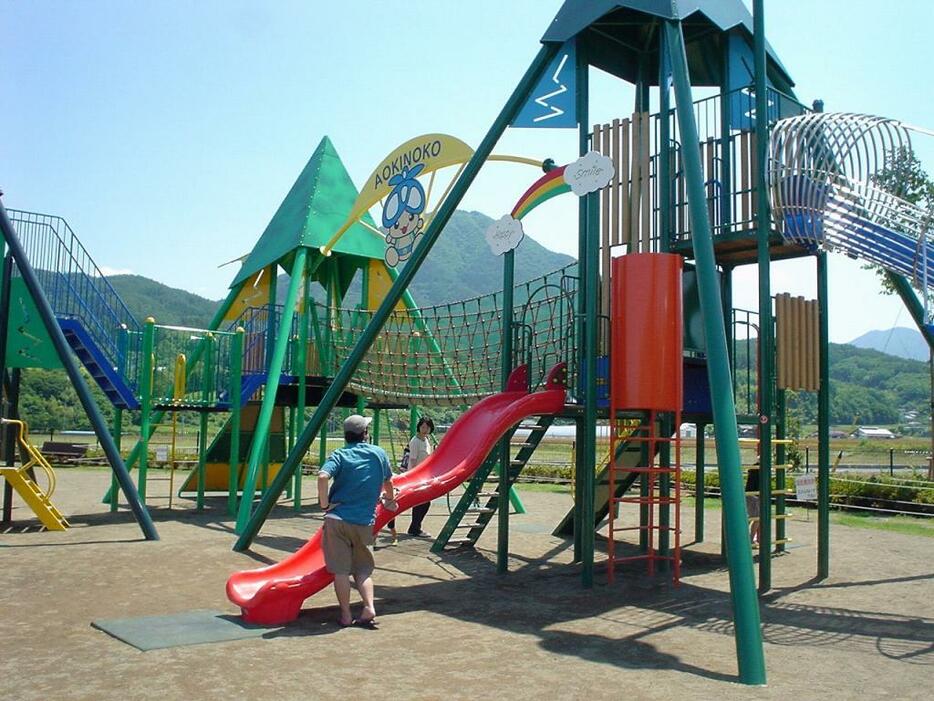 [写真]村内には子ども向けの公園も整備