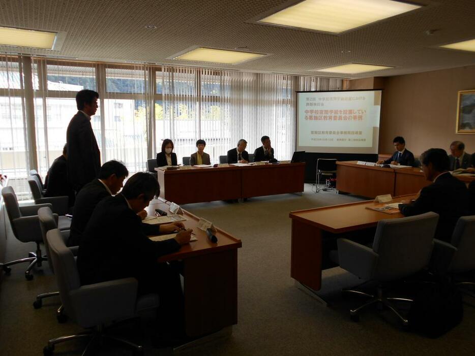 [写真]多くの問題点や課題が論議された長野県教委の検討会