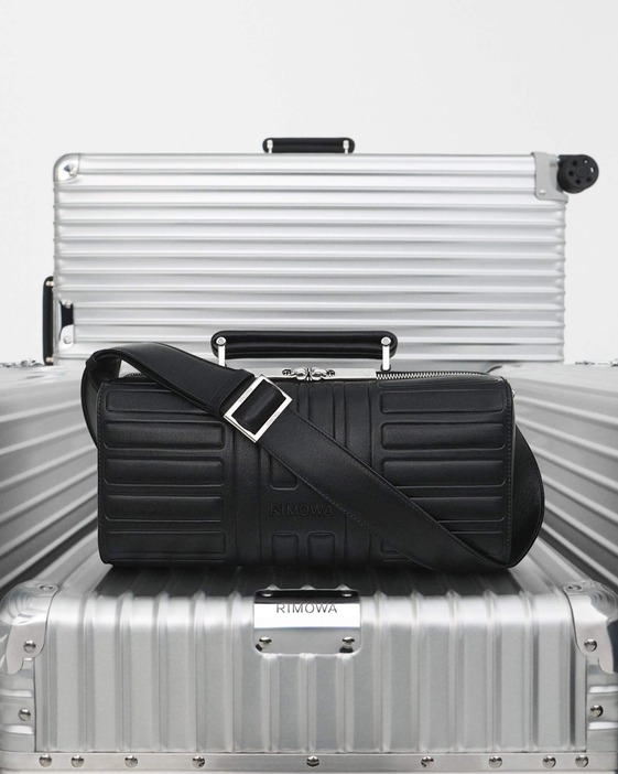 【新品】レザータグ付きRIMOWA リモワ インナーバッグ PCバッグ リモワ初のレザーバッグが登場！グルーヴ(溝)を纏う4モデルが
