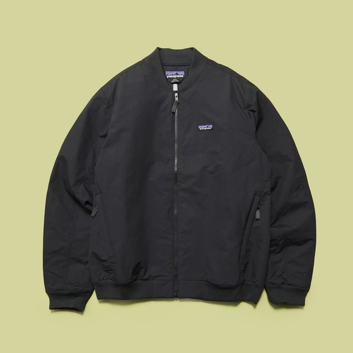 秋に狙いたい「パタゴニア」の黒アウター。MA-1のようなデザイン