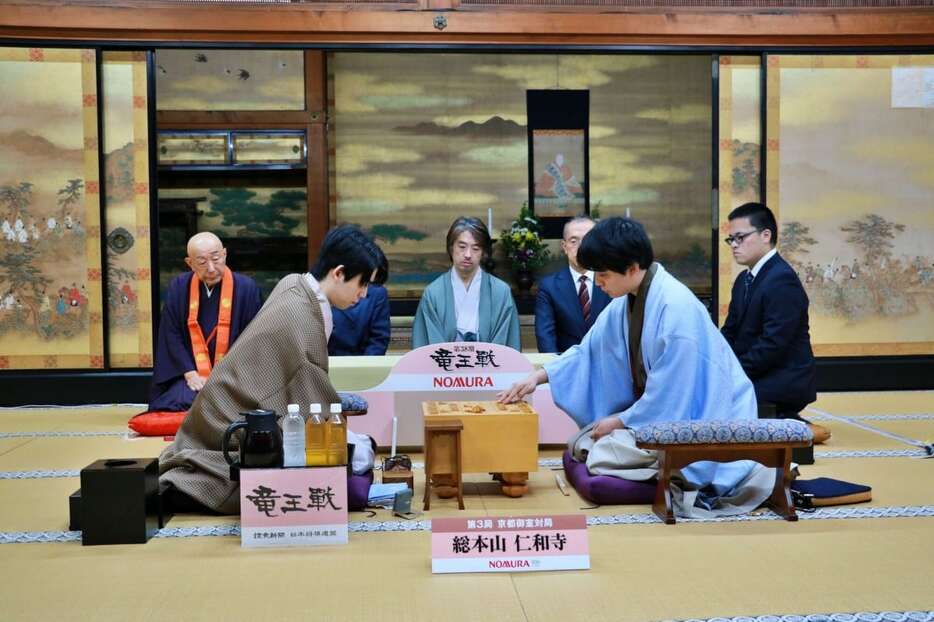 佐々木勇気八段が50手目を封じる 竜王戦第3局／将棋 (サンケイスポーツ) - Yahoo!ニュース