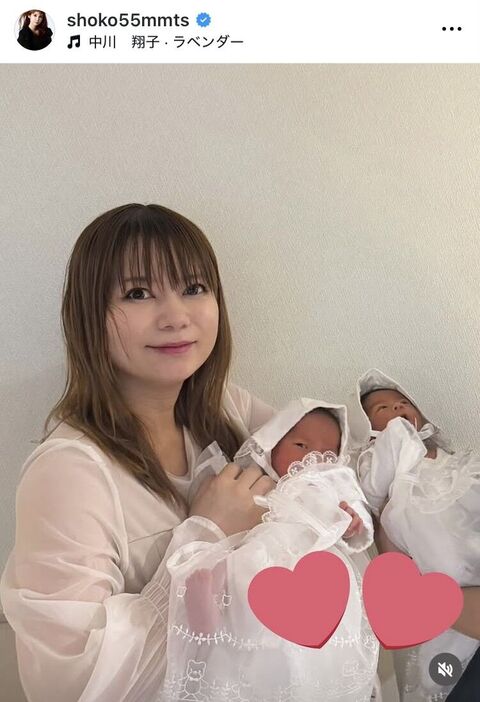この宇宙に爆誕して初めての外の世界、太陽の光！」双子出産の