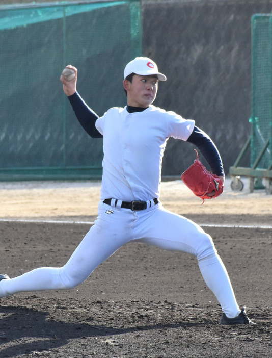 智弁和歌山の小林樹斗投手（２年）＝和歌山市冬野の同校で、砂押健太撮影