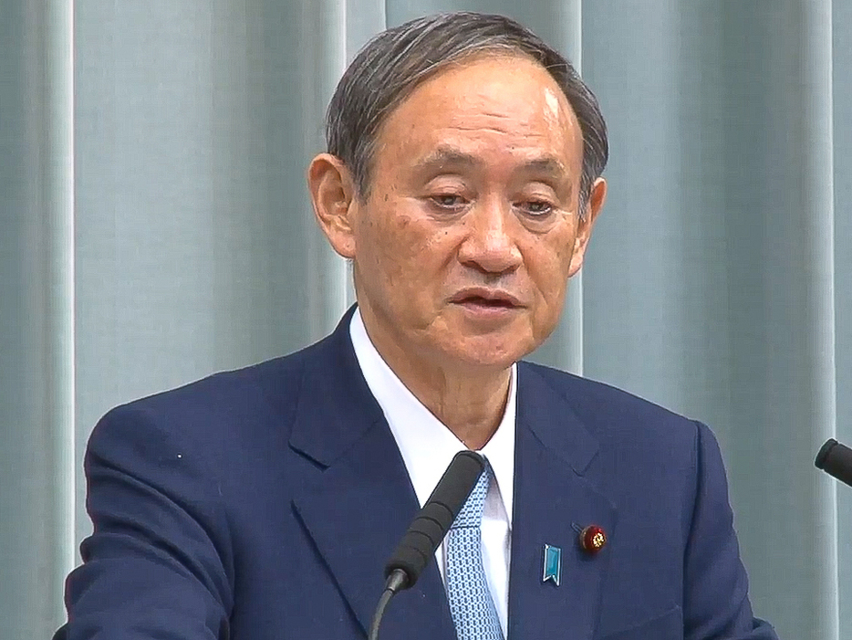 会見する菅官房長官