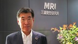 三菱UFJ銀行の副頭取などを経て2021年12月から当社を率いる籔田社長（記者撮影）