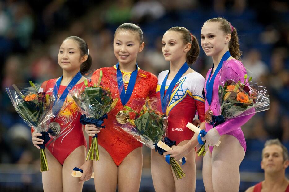 世界体操選手権、女子段違い平行棒で銀メダル＝2009年10月17日（写真：Enrico Calderoni/アフロスポーツ）