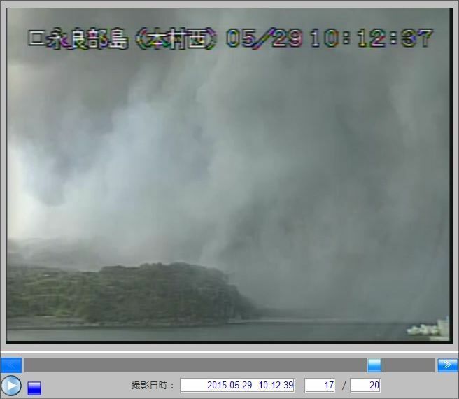 口永良部島が噴火＝2015年5月29日（気象庁：火山カメラ画像（口永良部島 本村西））