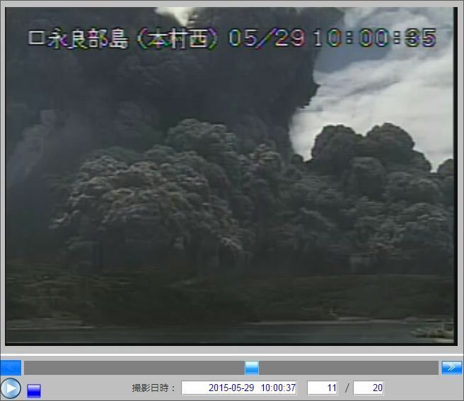 口永良部島が噴火＝2015年5月29日（気象庁：火山カメラ画像（口永良部島 本村西））