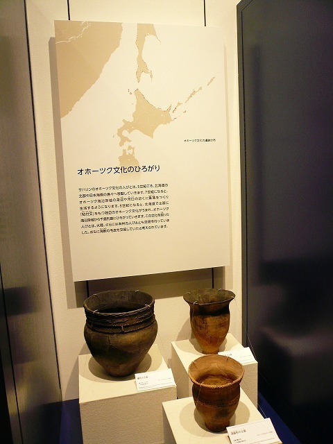 [写真]弥生時代がなかった北海道の特異な文化を紹介する展示