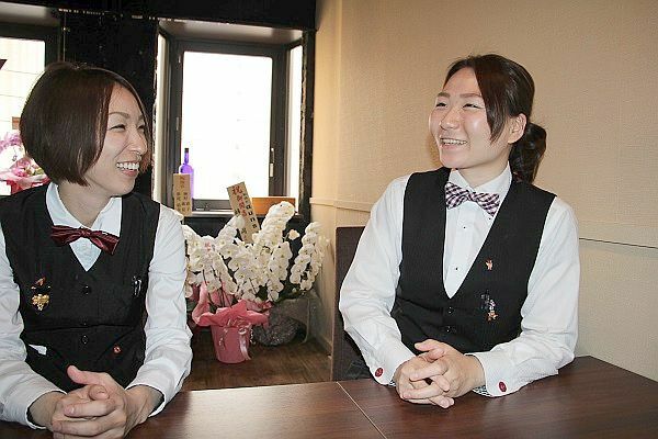 [写真]世界チャンピオンの神村美幸さん（右）と日本チャンピオンの芳村優子さん